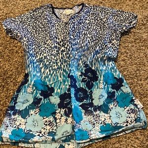 Peaches Floral Scrub Top DONATING SOON